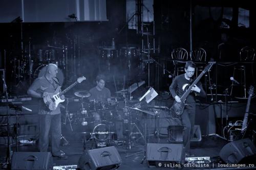 frank-gambale-v-trio-01